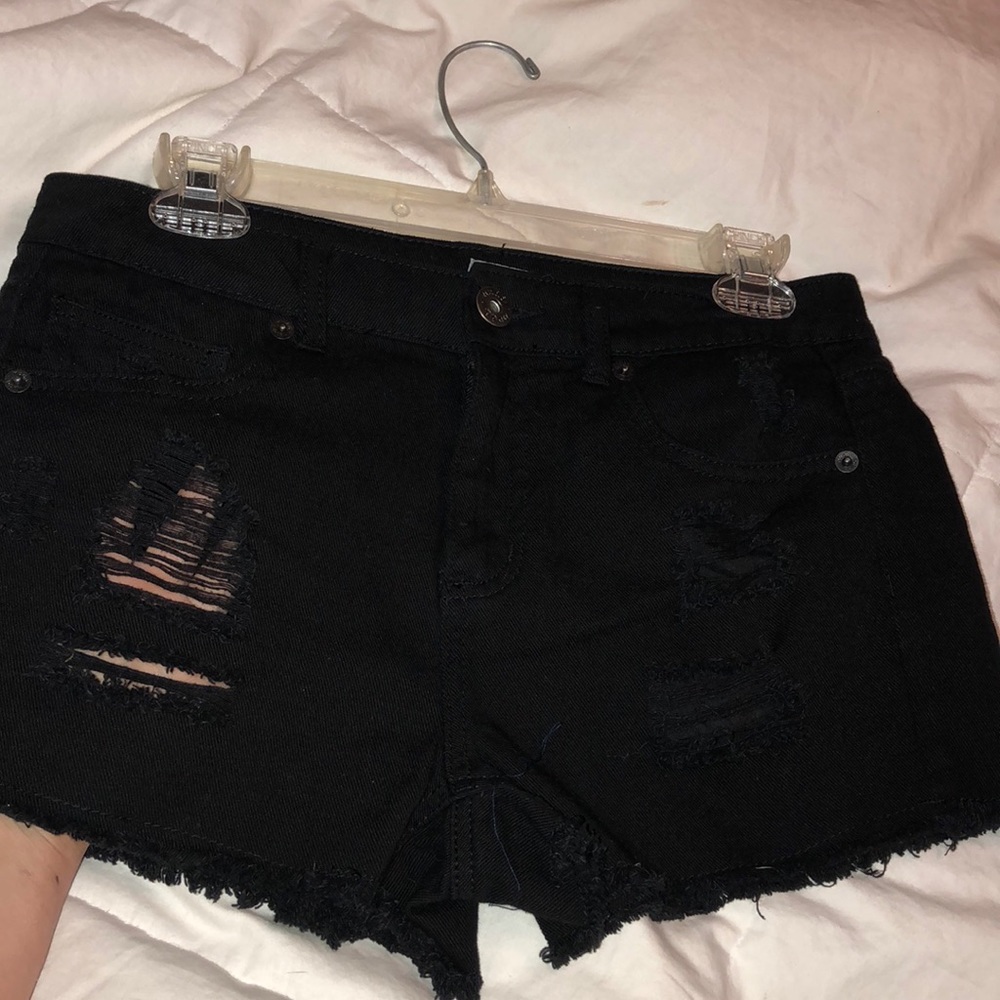 Destroyed cut off shorts